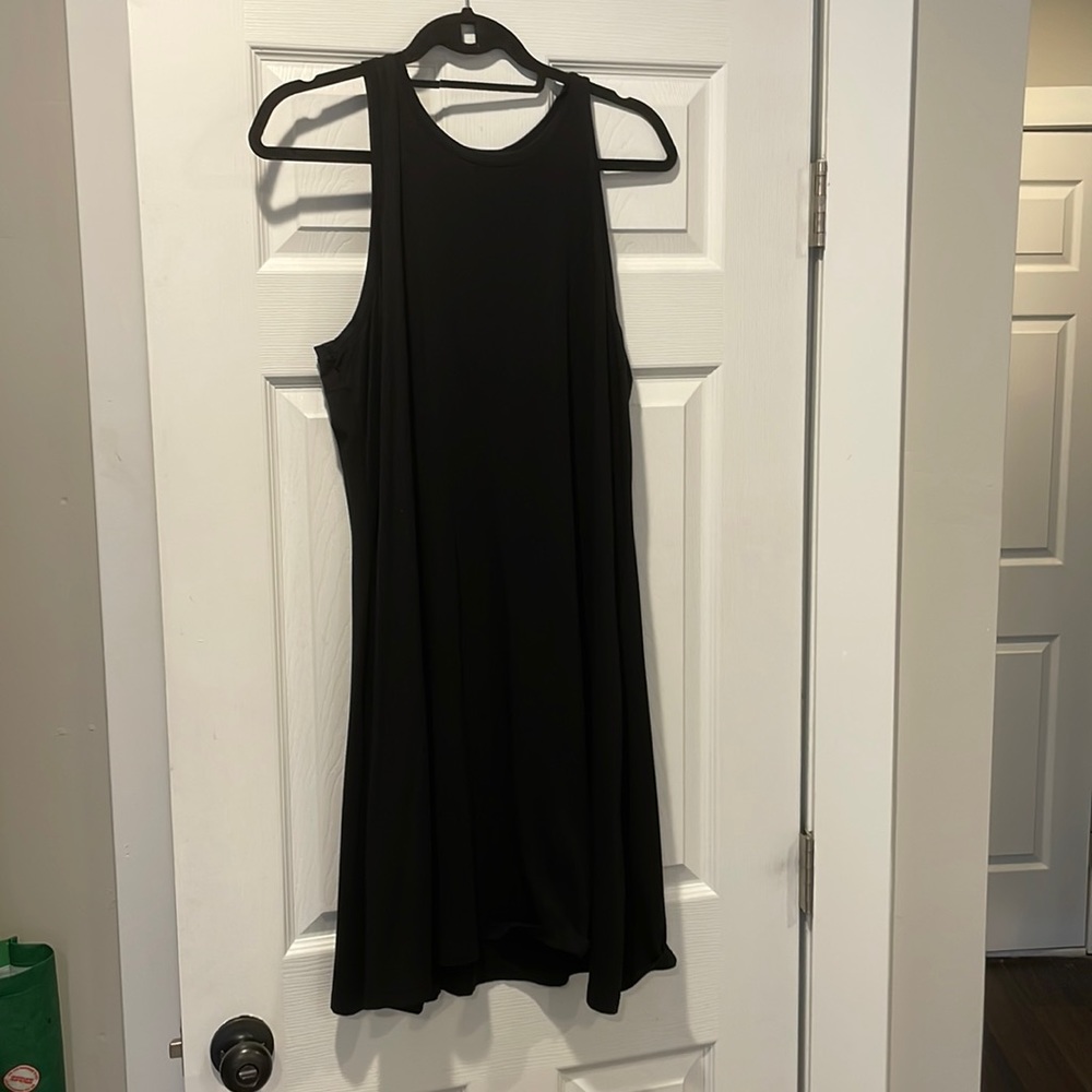 Short black casual dress.